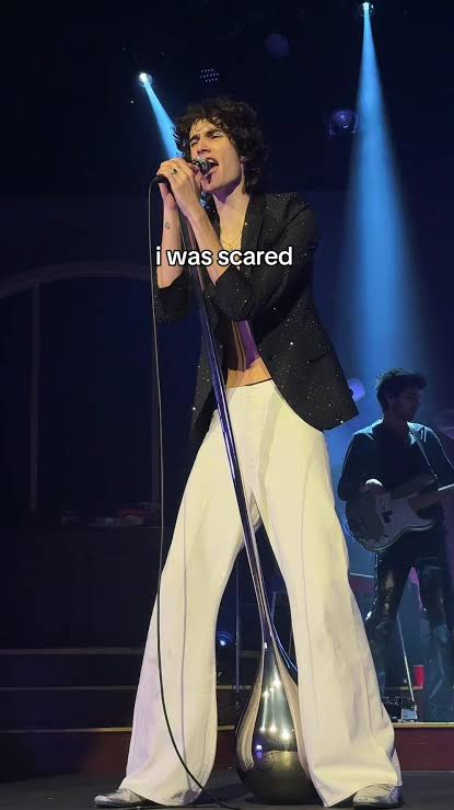 Sombr's mic stand
